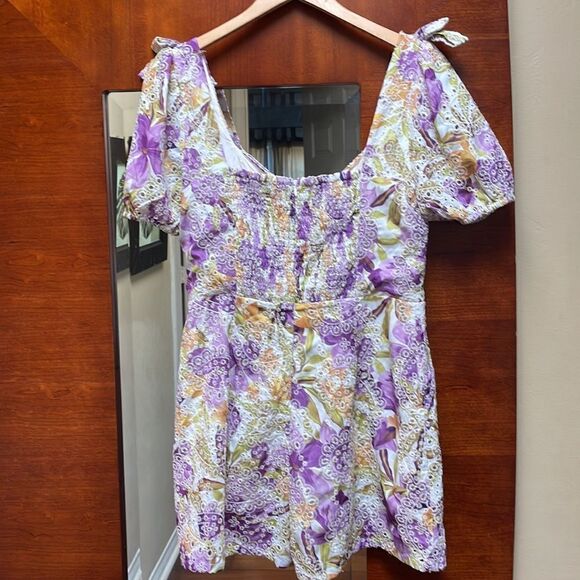 Adelyn Rae Gina Embroidered Eyelet Romper Medium - Picture 10 of 10